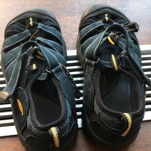 Keen’s women’s hiking sandal size 6 waterproof